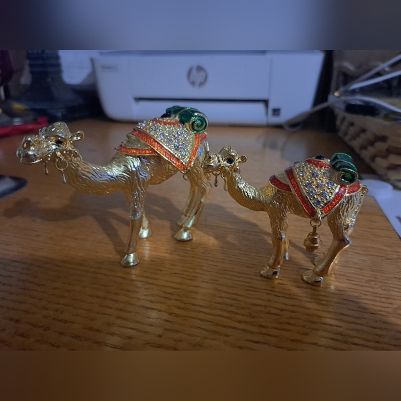2 Vintage bejeweled Camel Jewelry Trinket Boxes. - Picture 9 of 15